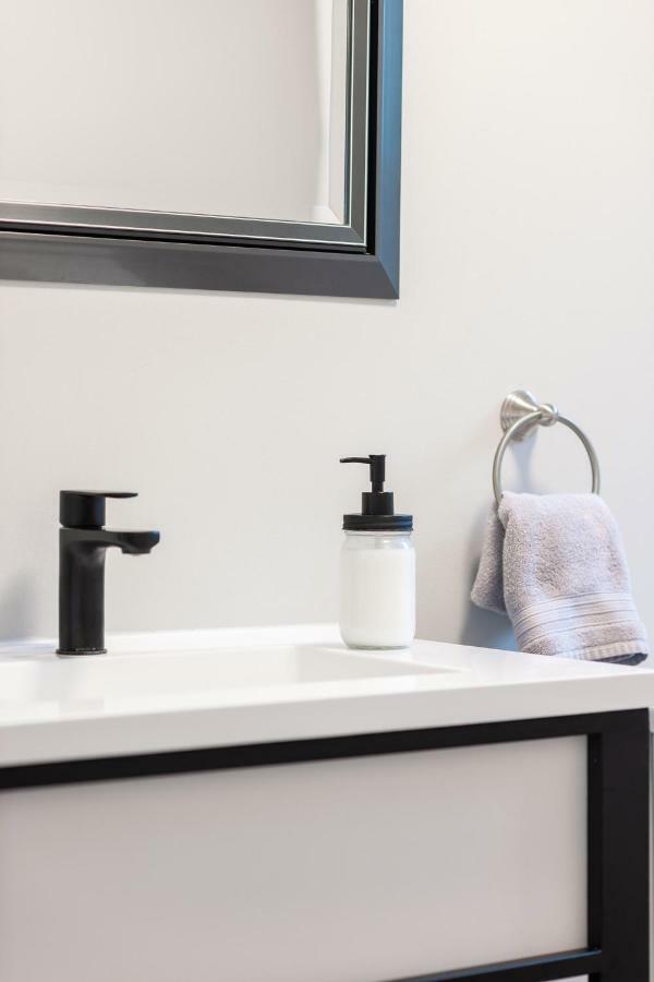 Entire 2 Bedroom Apartment Uptown Waterloo - E1 外观 照片